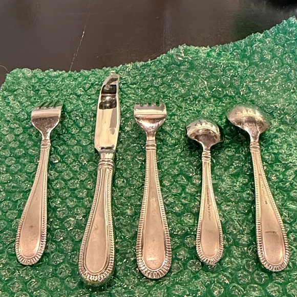 Oneida Silver Flatware Set - Picture 4 of 4